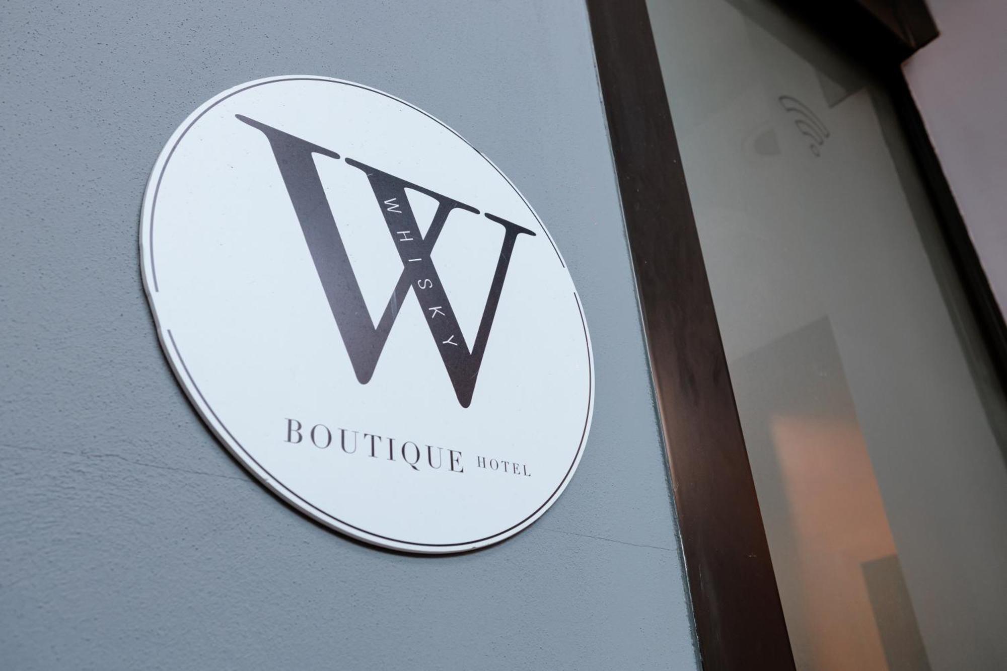 Boutique Hotel Whisky ティラナ エクステリア 写真