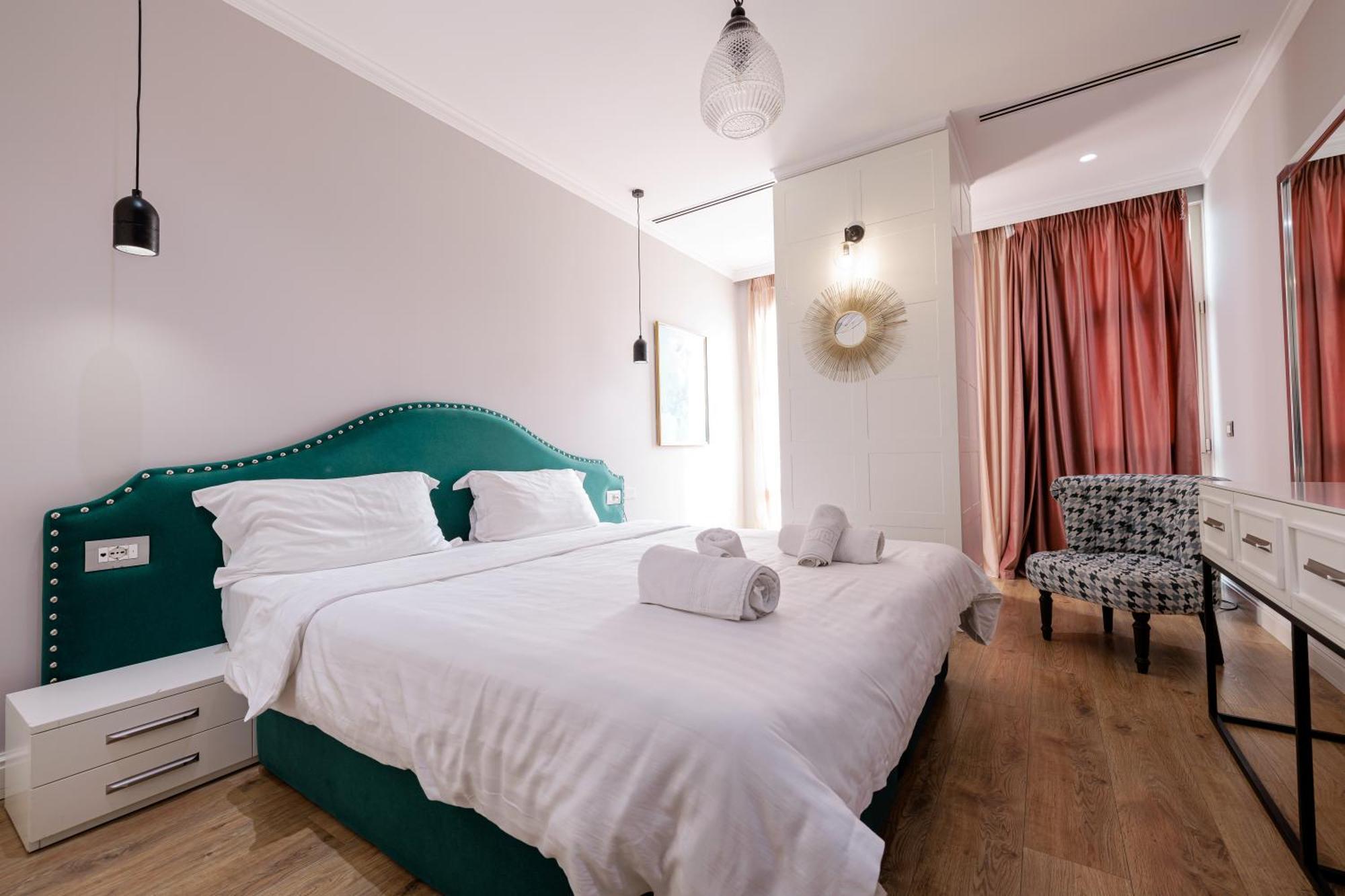 Boutique Hotel Whisky ティラナ エクステリア 写真
