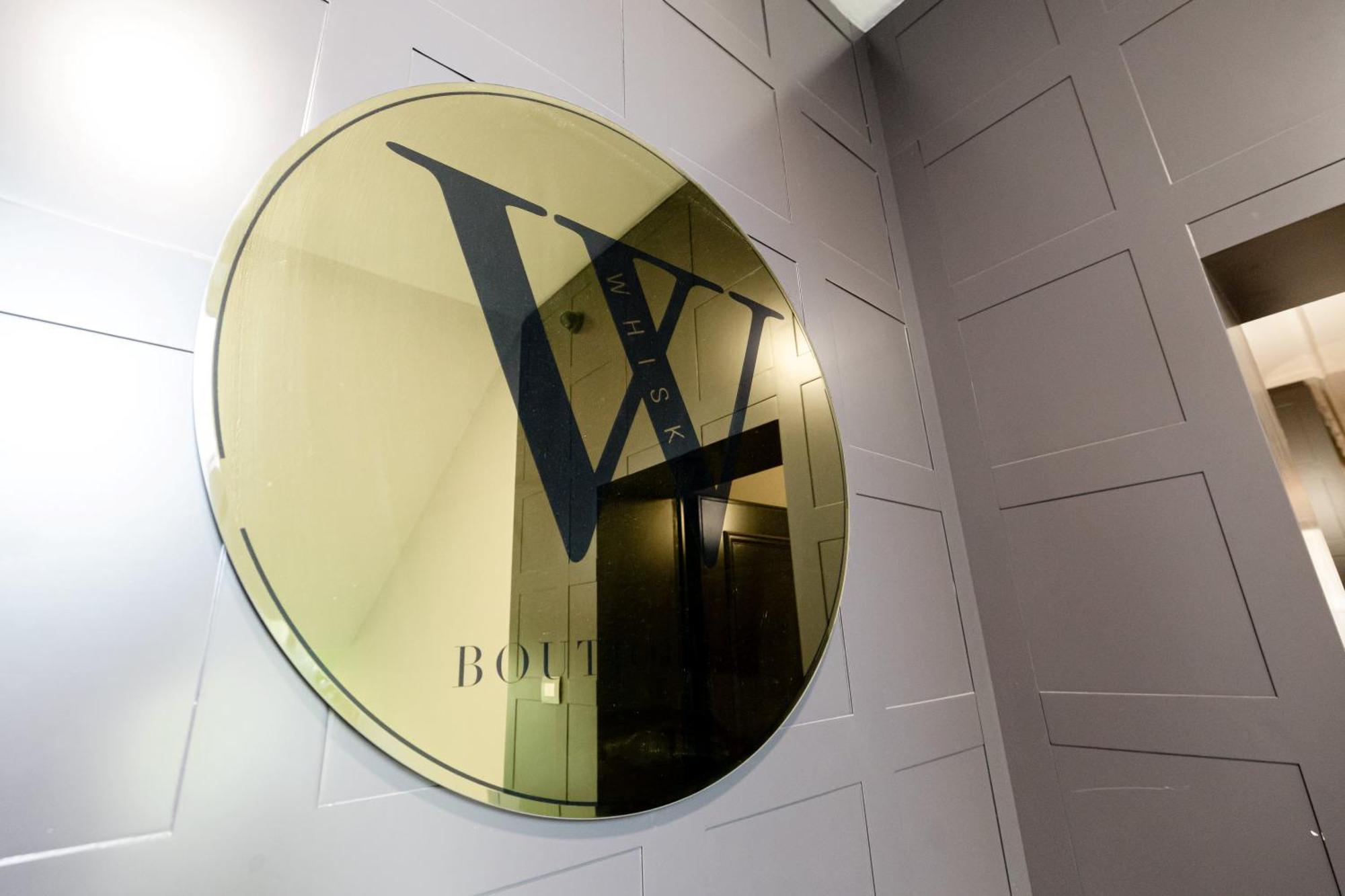 Boutique Hotel Whisky ティラナ エクステリア 写真