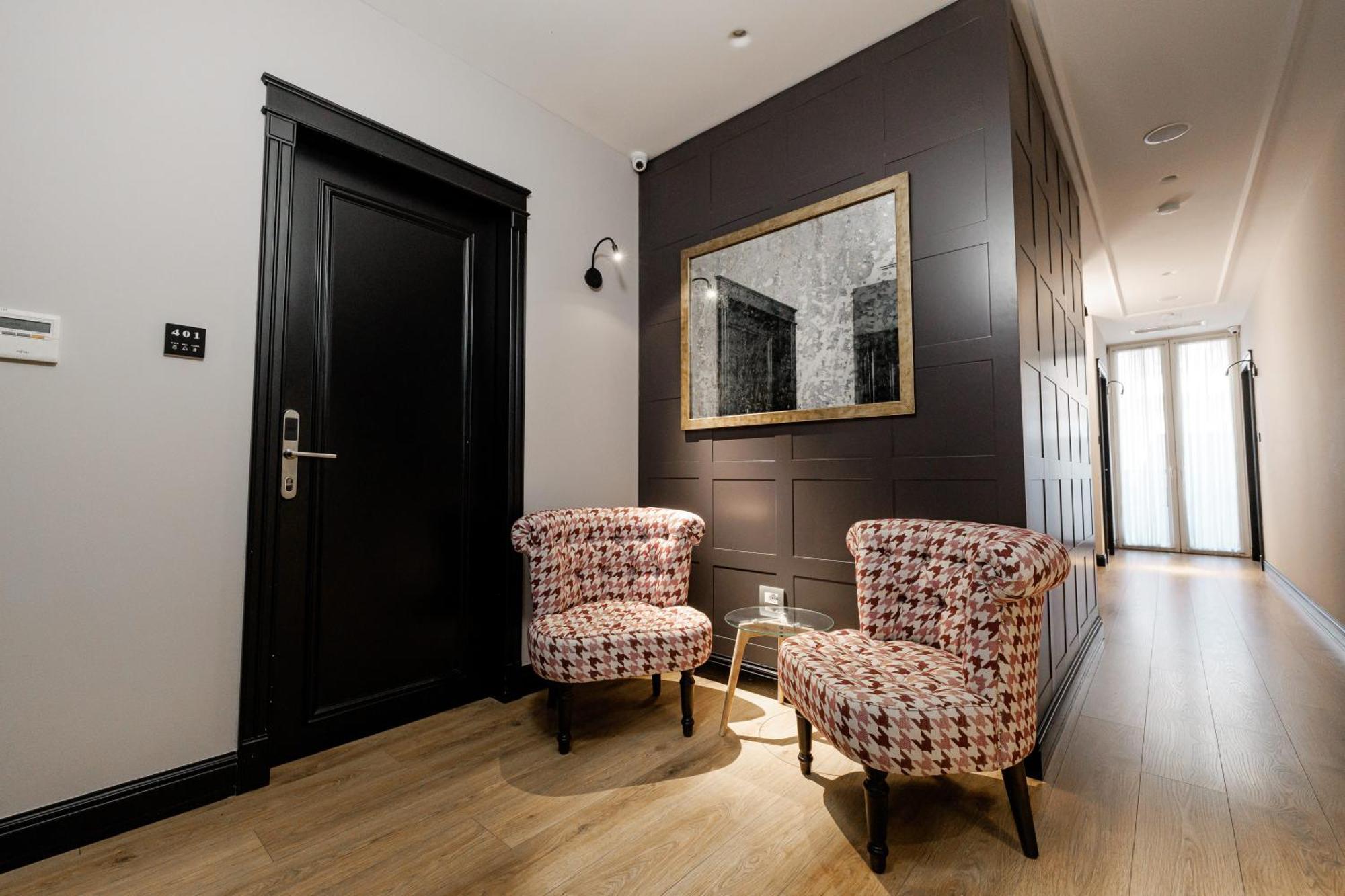 Boutique Hotel Whisky ティラナ エクステリア 写真