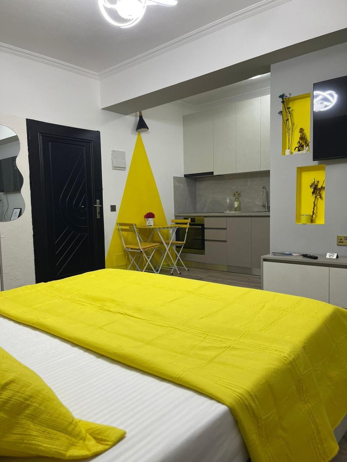 Boutique Hotel Whisky ティラナ エクステリア 写真